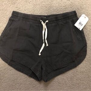 NWT women’s black billabong road trippin short